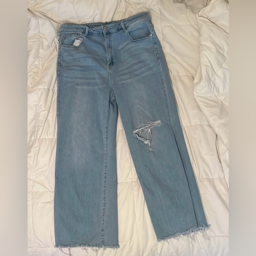 Risen light wash distressed jeans